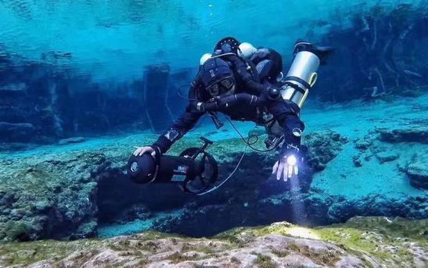 关于海洋潜水竞速，探索深海奥秘的极限运动的信息