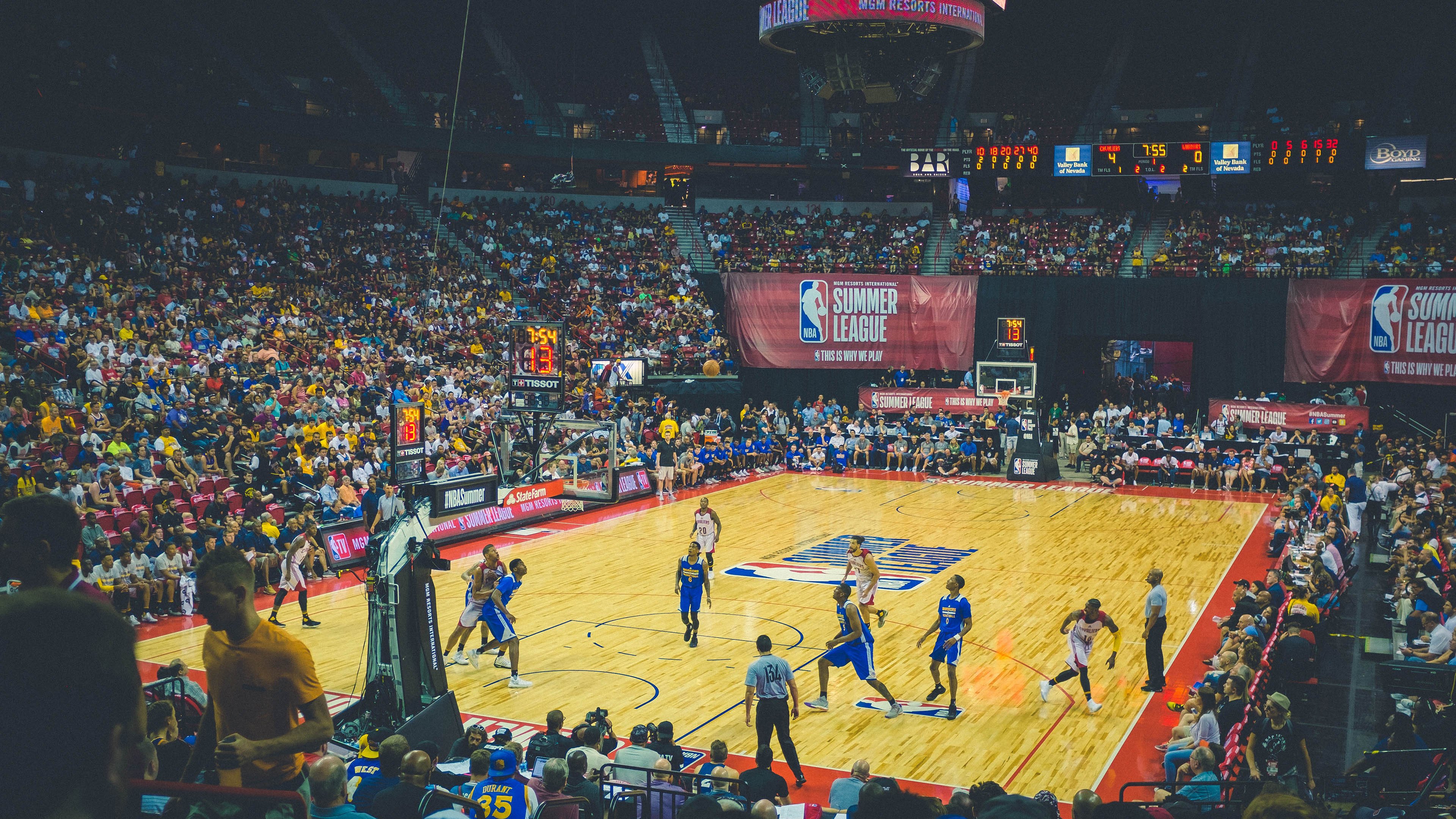 勇士队伤病潮汹涌,季后赛形势岌岌可危,勇士队新赛季