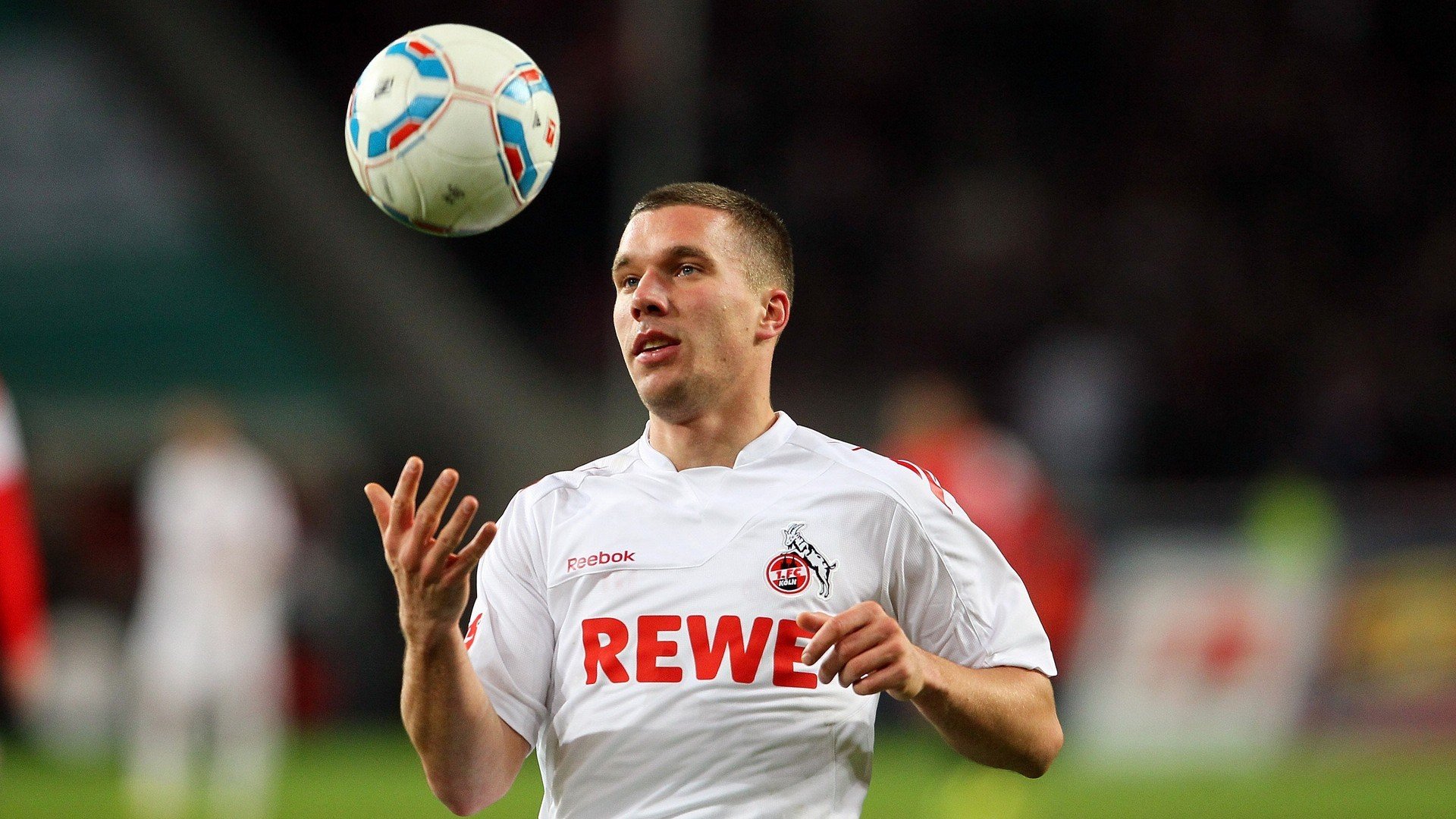 青少年足球文化走进社区生活，营造全民足球氛围，青少年足球推广方案